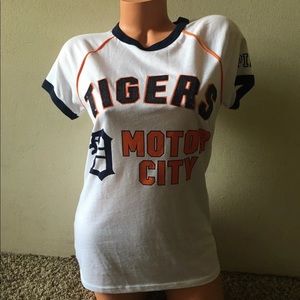 Xs Detroit Tiger’s sequin shirt
